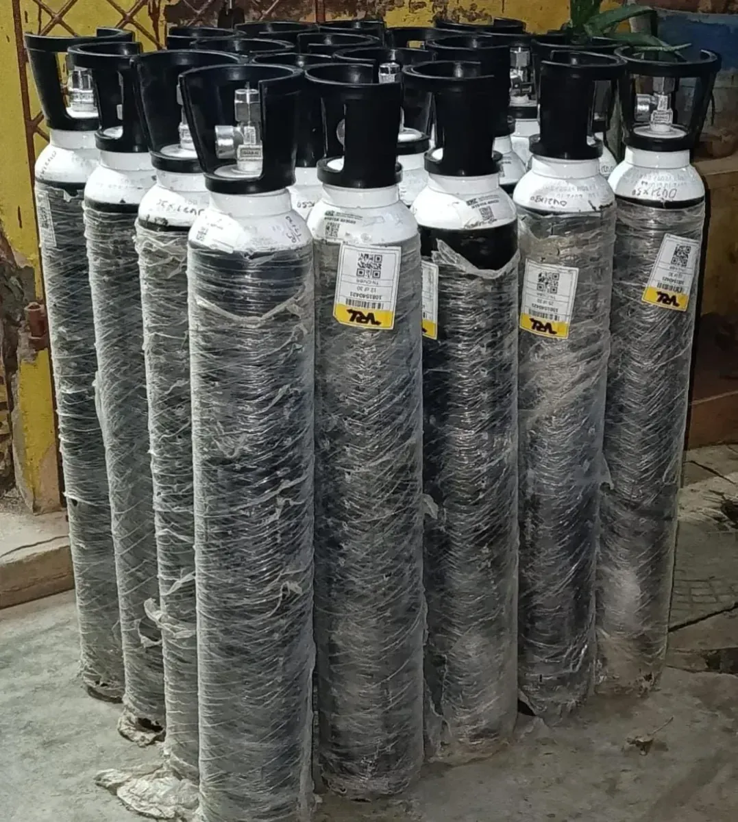 Cylinder B Type Oxygen Cylinder With Gas (10 Litres)