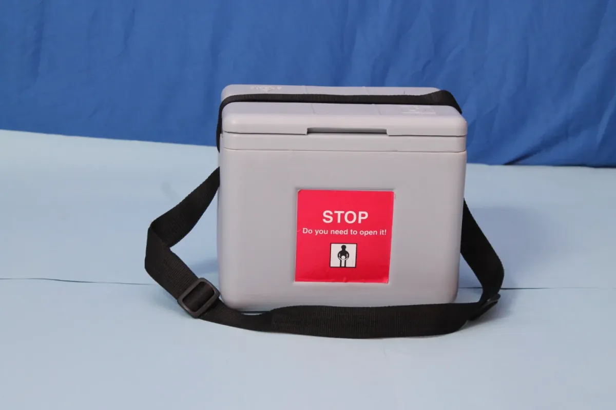 Apex Vaccine Carrier 0.9 Liter – Insulated Medical Cold Box